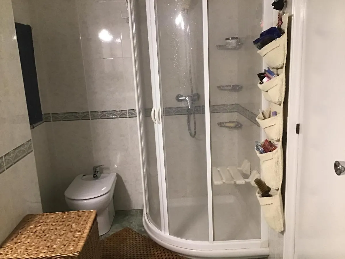 Alloggio in famiglia Superviews, Parking 24H Vigilado Incluido Y Netflix En Habitacion Independiente Con Bano Privado En Apartamento Particular, Francais&English Bilbao Spagna